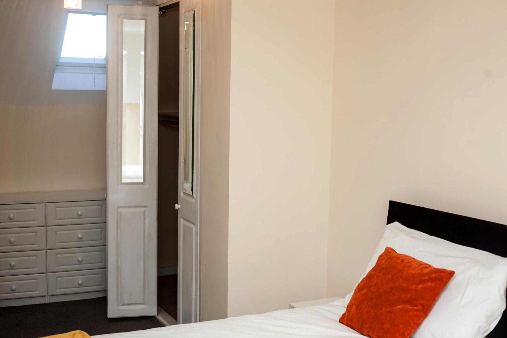 Avril Warwickshire Home Stay Nuneaton Extérieur photo